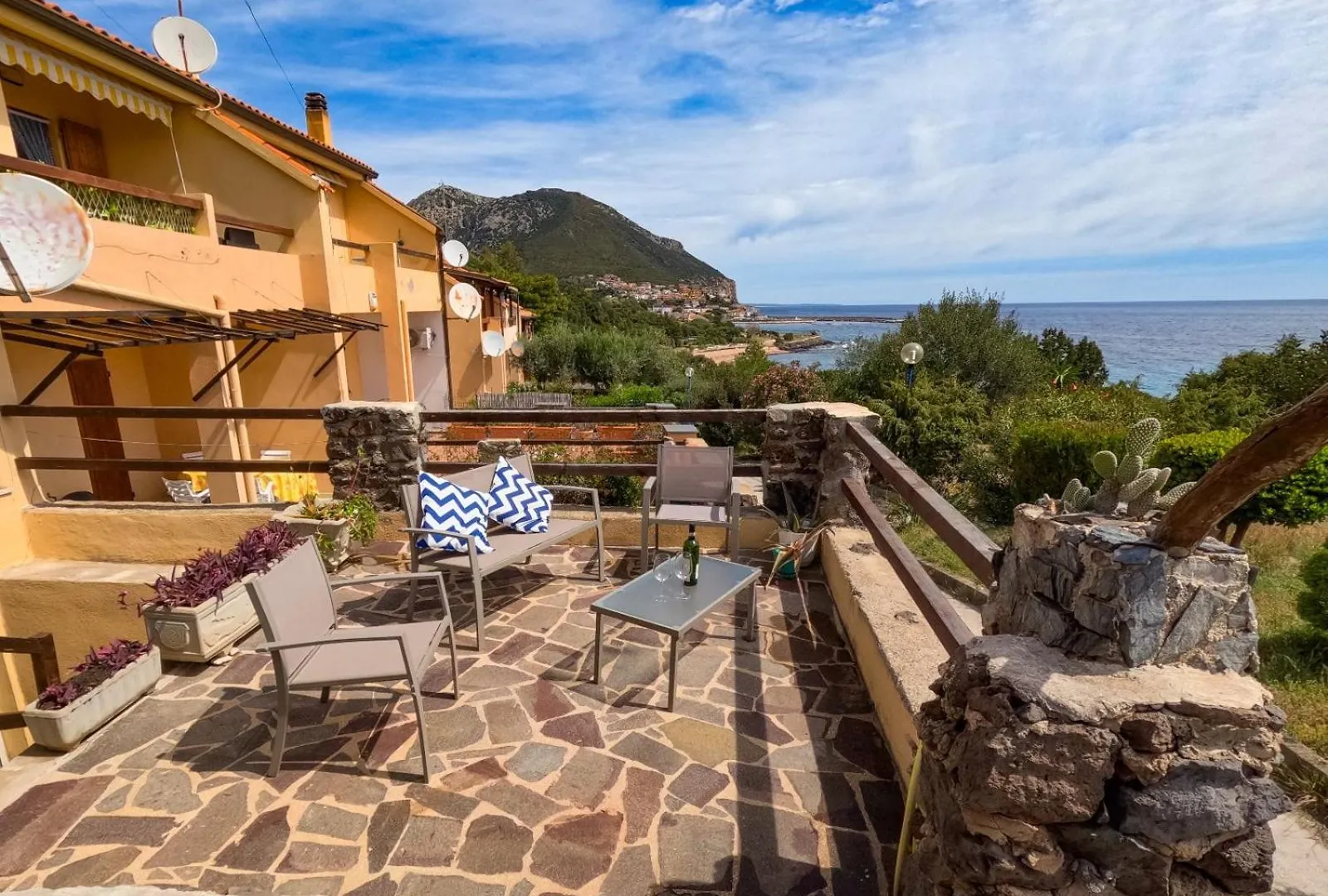 Casa Sulla Spiaggia Beach Home Steps To Beach Cala Gonone Italie